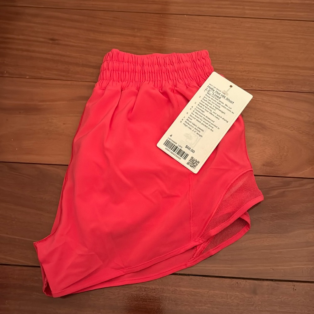 NEW WITH TAGS HOTPINK LULULEMON SIZE 4 HOTTY HOT HR